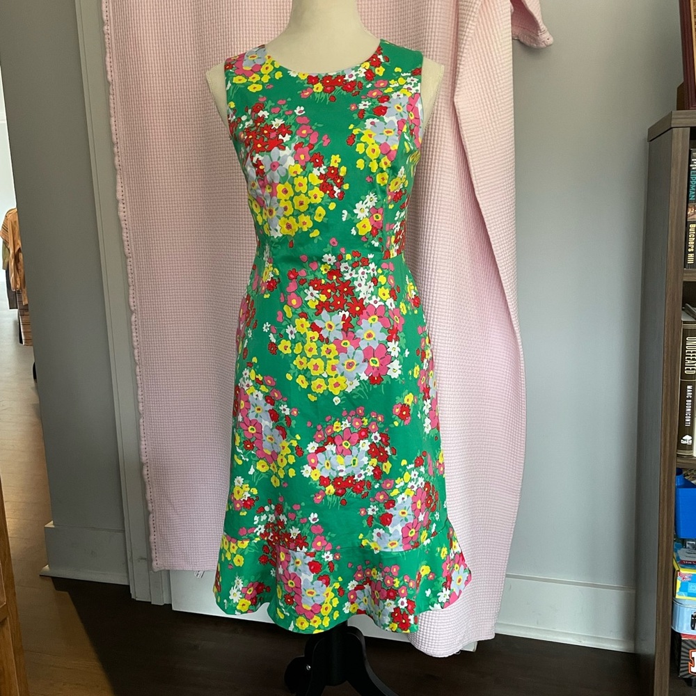 TALBOTS Green sheath sleeveless dress with red and pink flowers size 2.